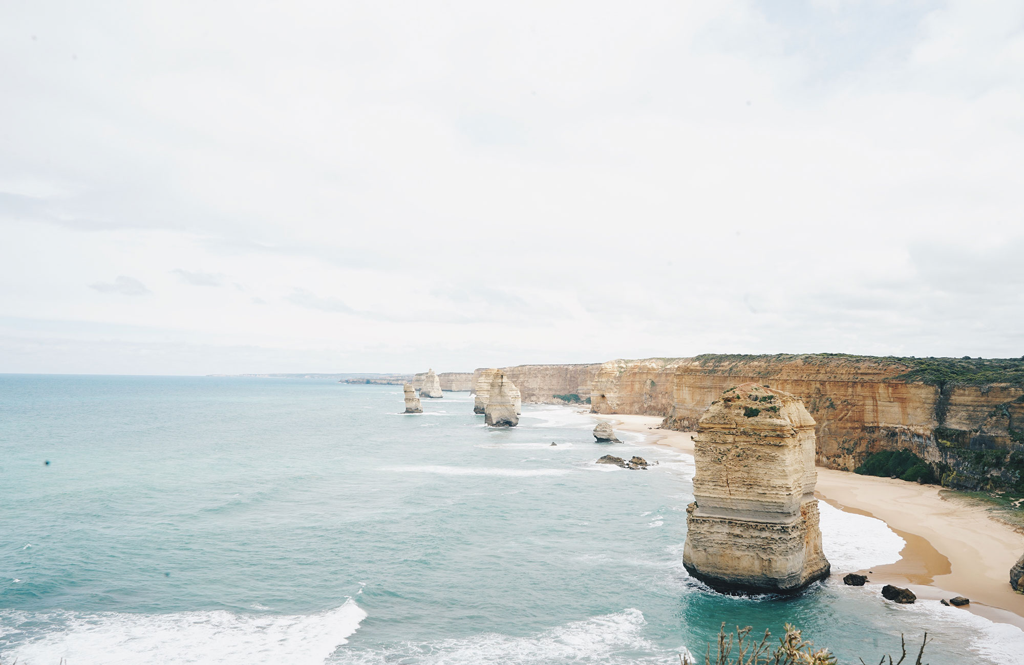 australia-twelve-apostles-light-cover