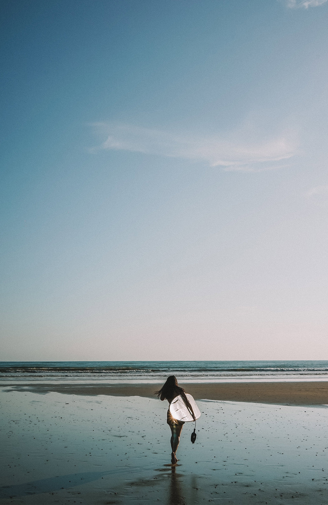 surfing-general-girl-surfboard-beach-sidebar