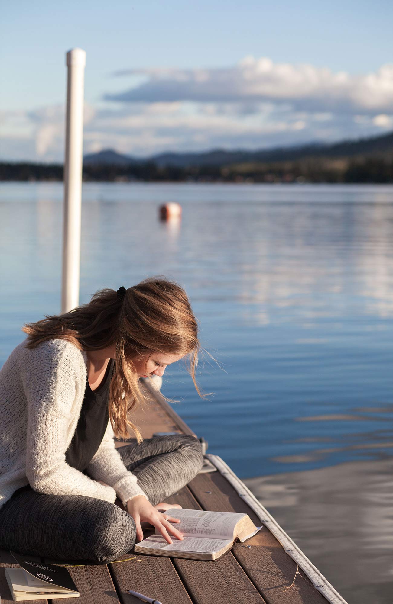 education-in-USA-girl-on-pier