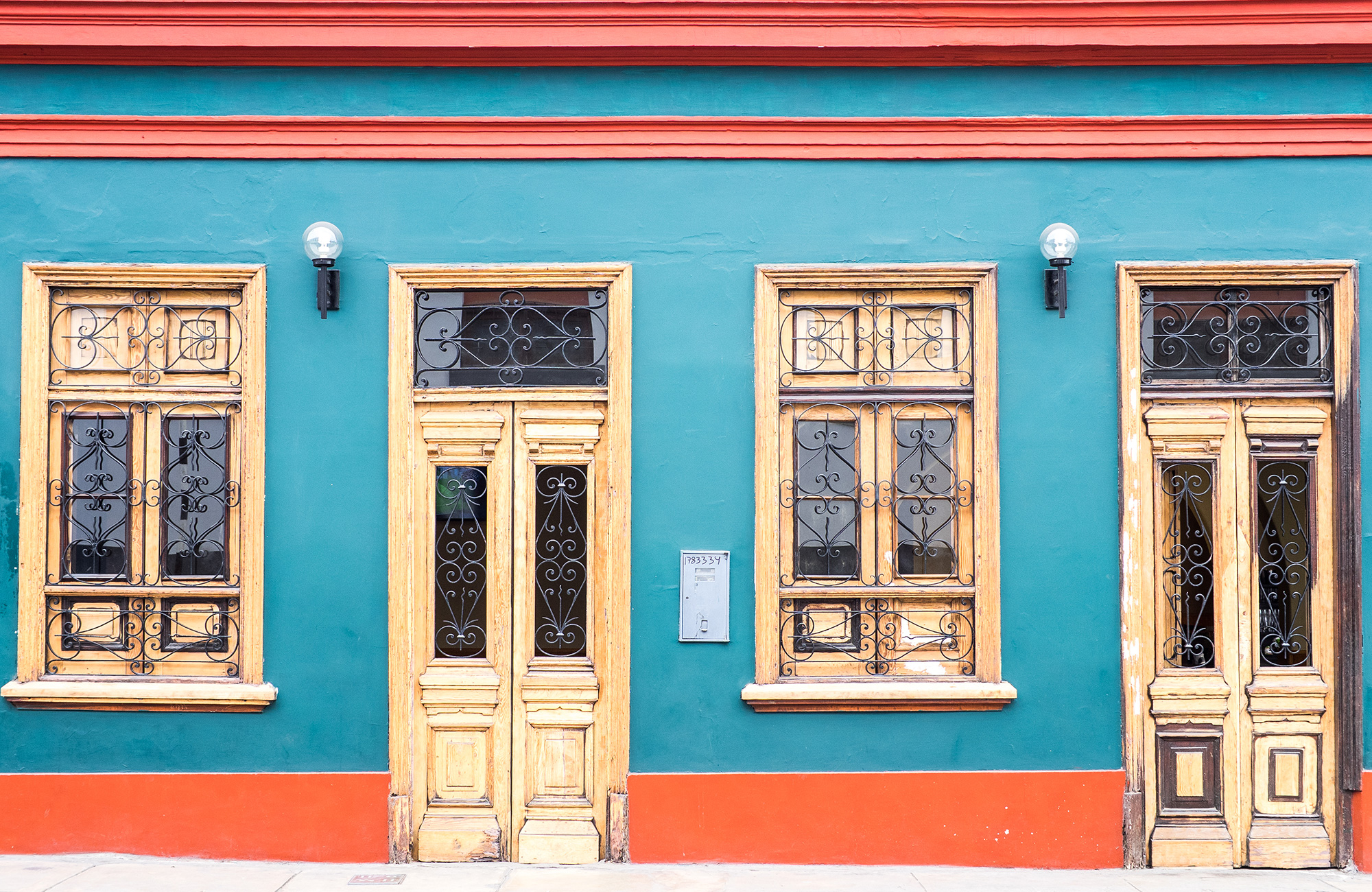 lima-peru-peruvian-colorful-house-cover