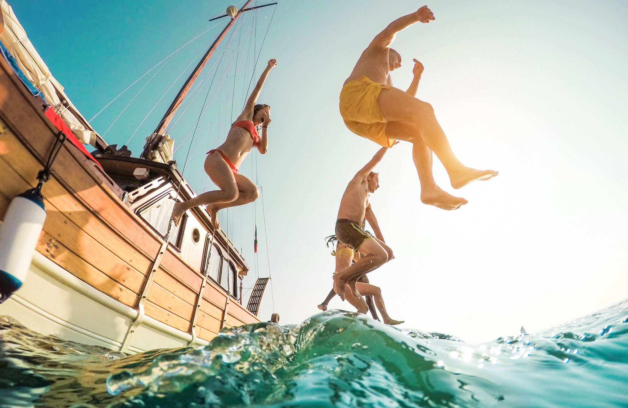 sailing-jumping-into-water-cover