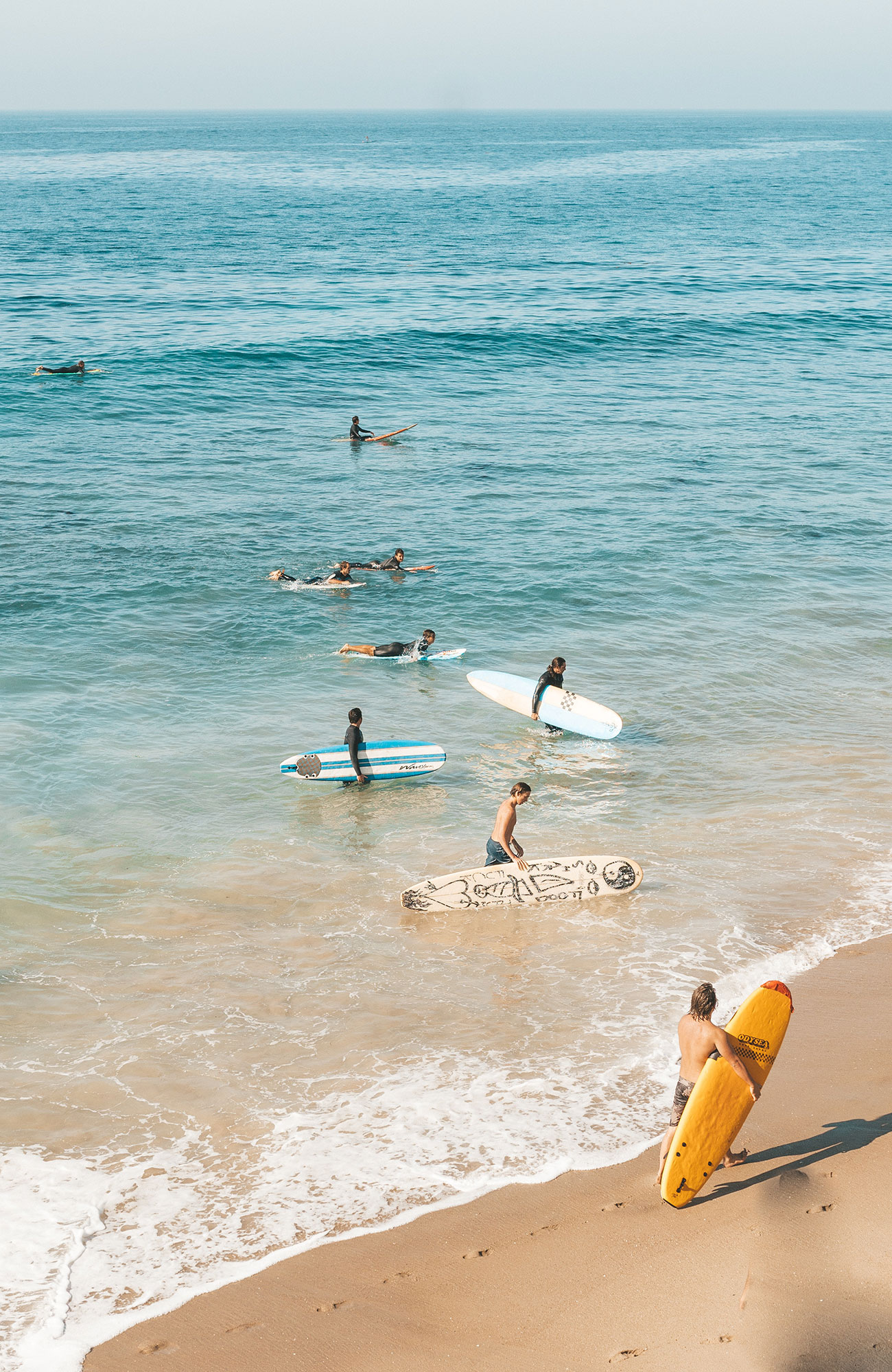 surfing-group-of-surfers-enters-the-ocean-sidebar