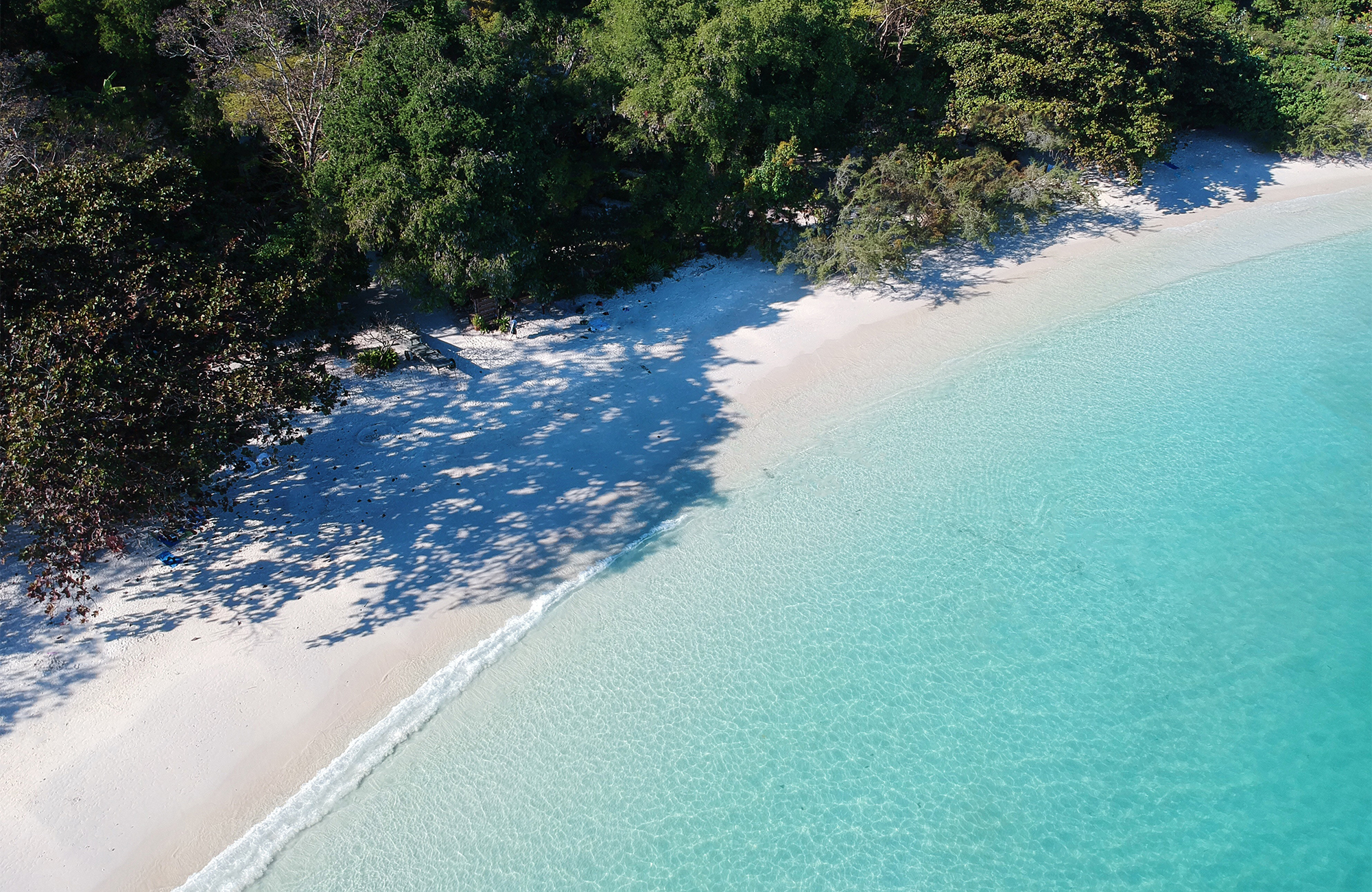 koh-samet-thailand-turquoise-beach-aerial-forest-cover