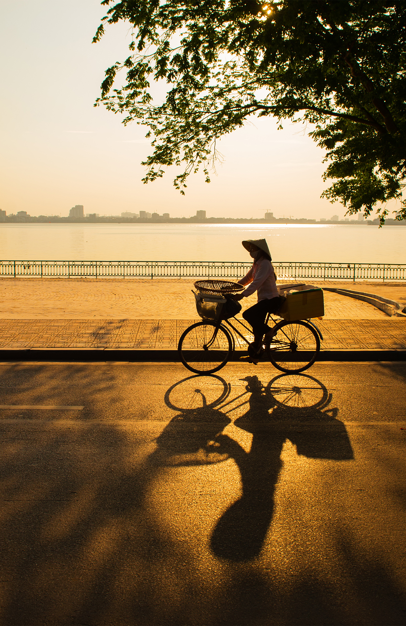 hanoi-vietnam-sunset-lake-cyclist-sidebar