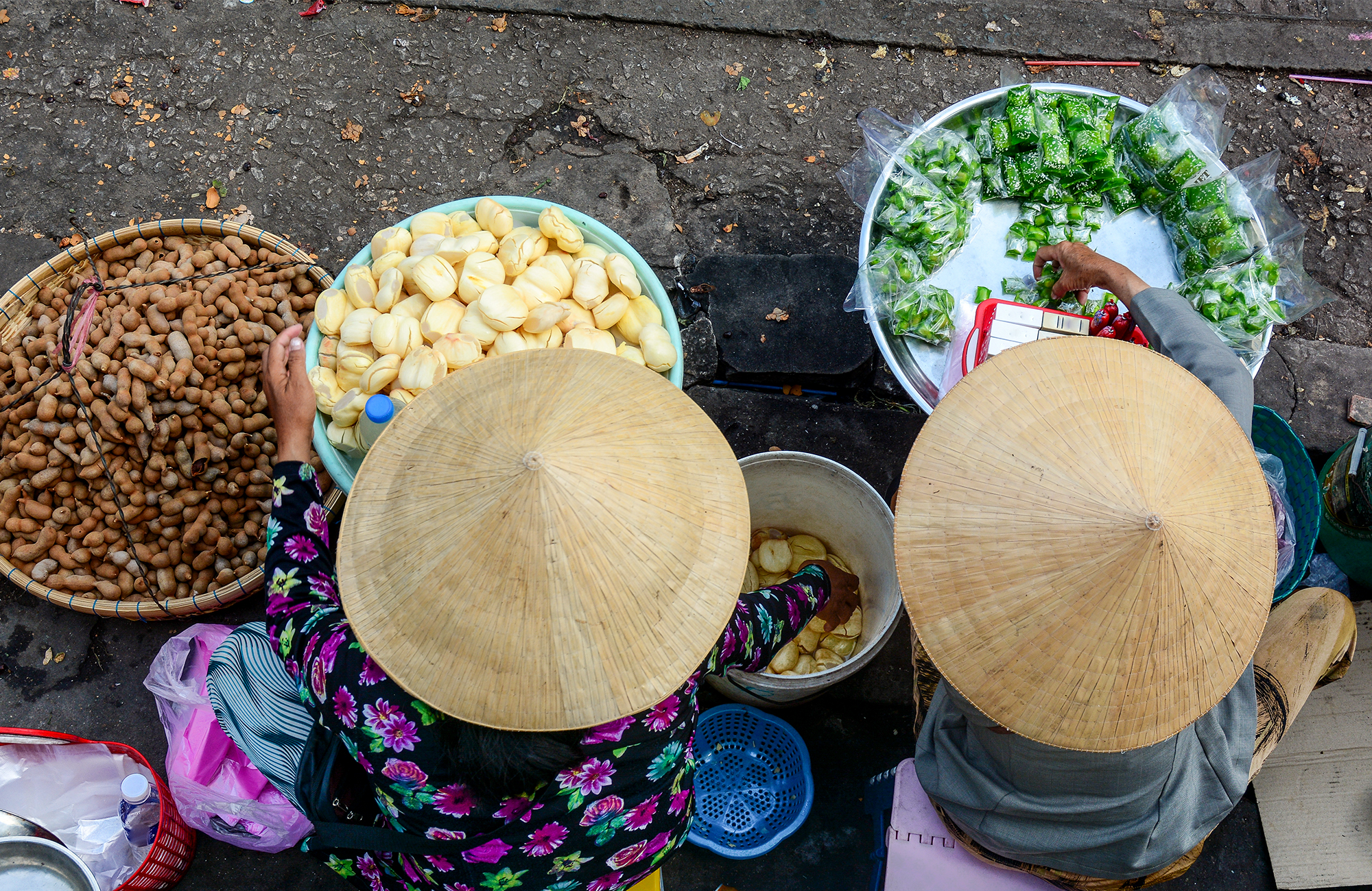 ho-chi-minh-city-vietnam-street-food-vendors-baskets-cover