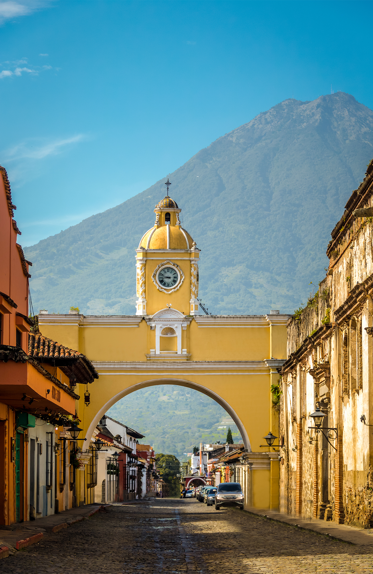 antigua-guatemala-santa-catalina-arch-volcano-street-sidebar