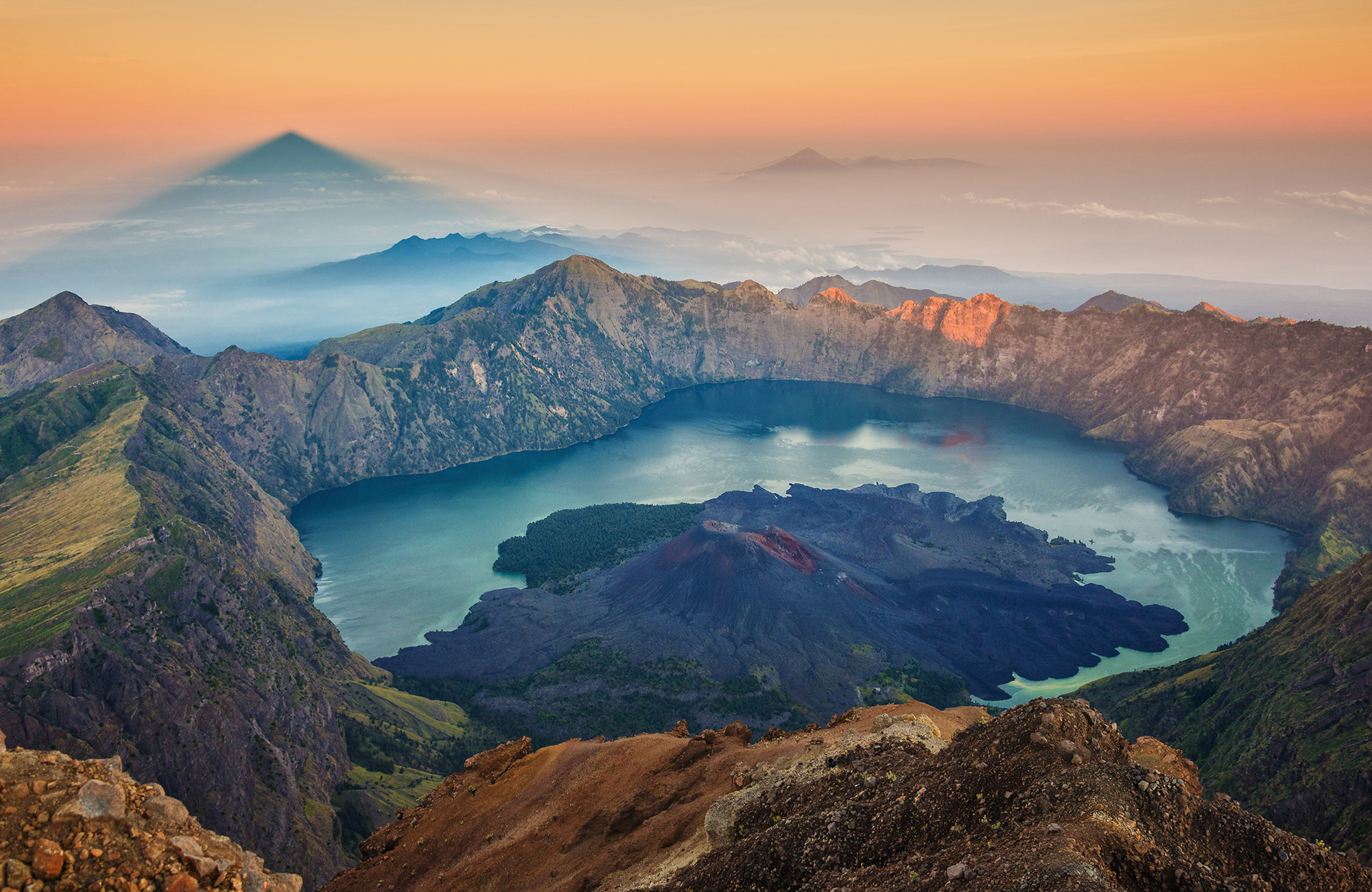 indonesia-lombok-mount-rinjani-crater-sunrise-cover
