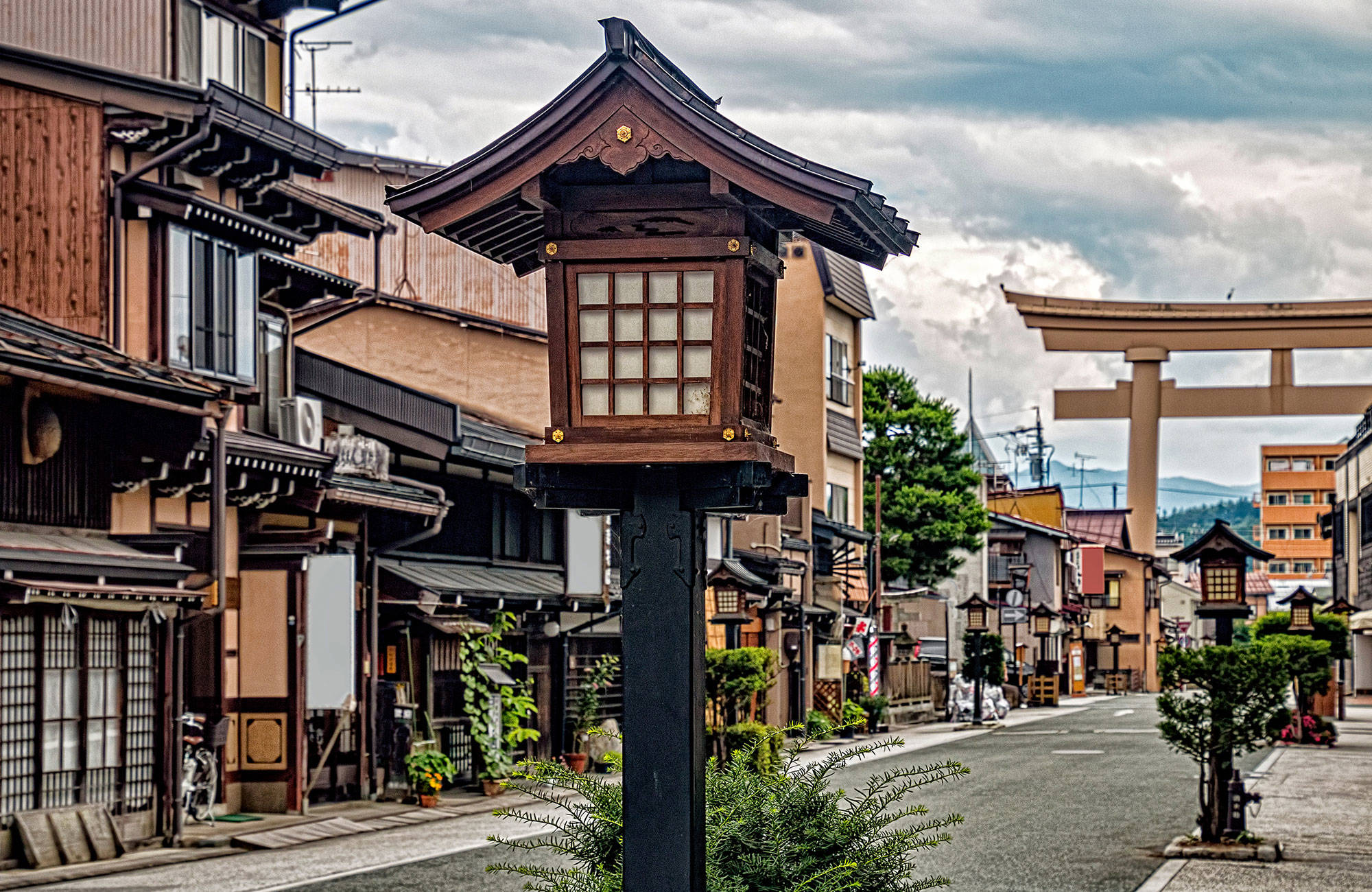 japan-takayama-old-town-main-street-wooden-lantern-box