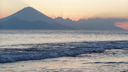 lombok-_senggigibeach_1280x720_for_navi_web