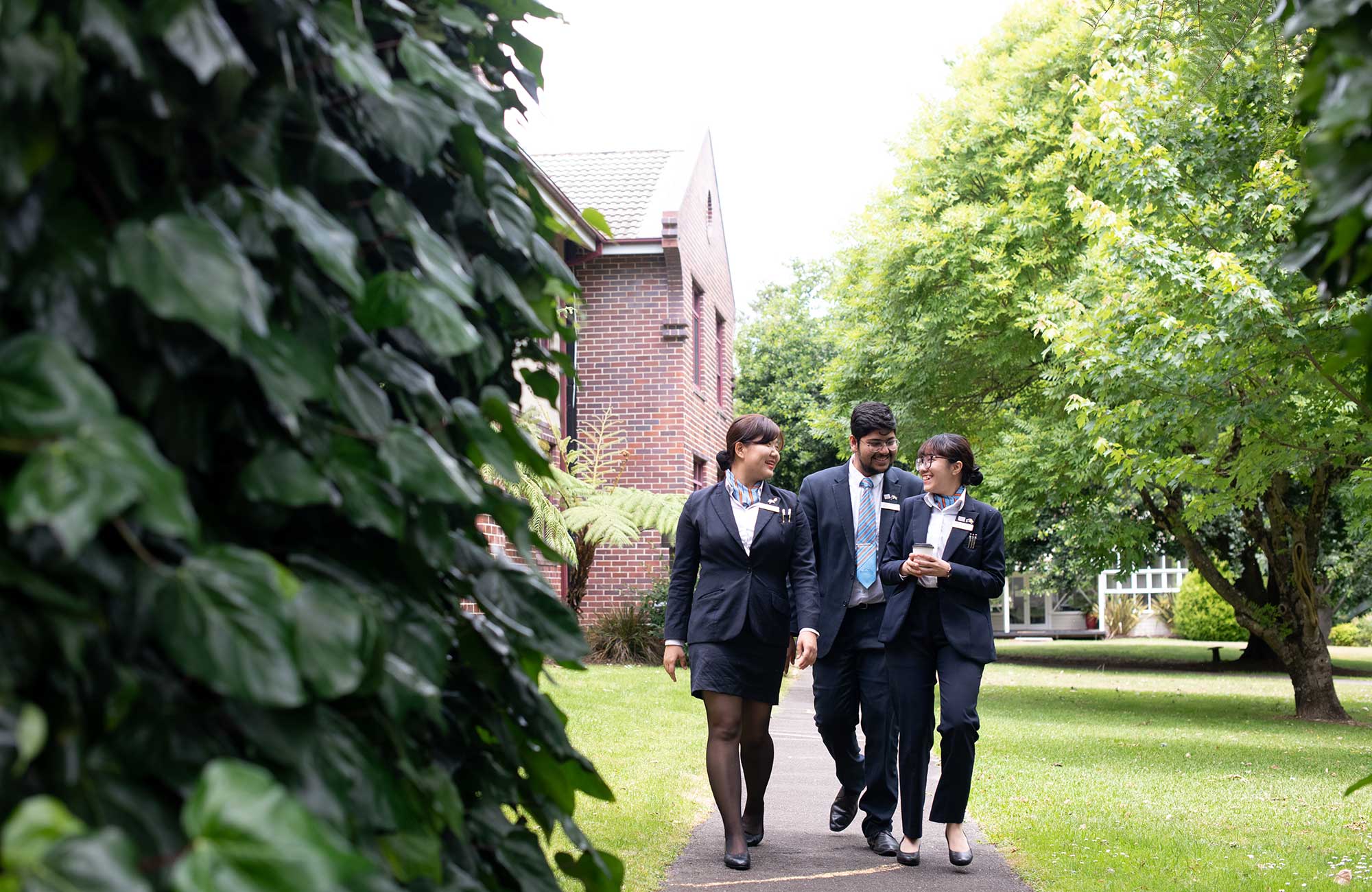 Blue Mountains Students On Campus Area