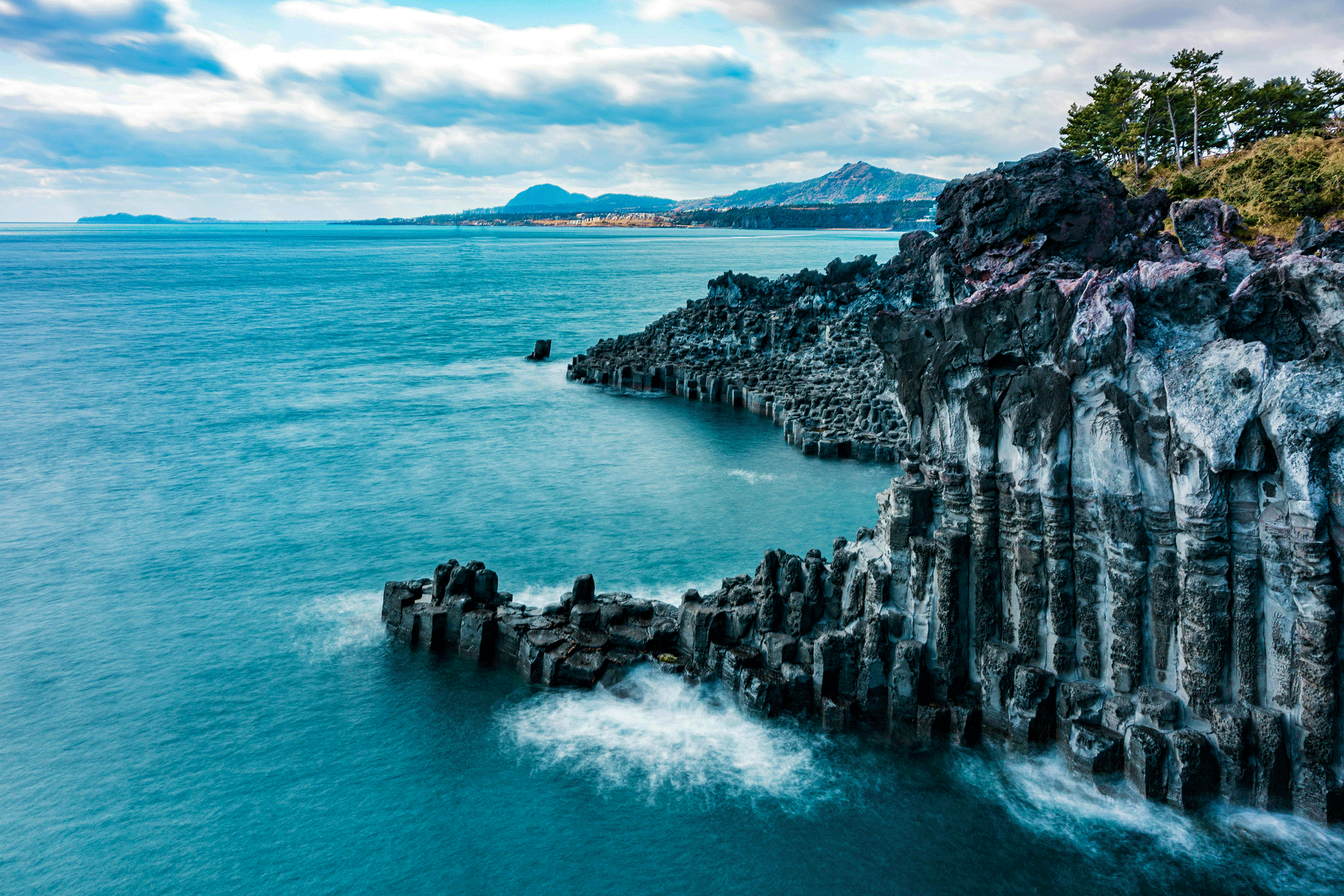 Rocky cliffs and a very blue ocean at Jeju Island in South Korea